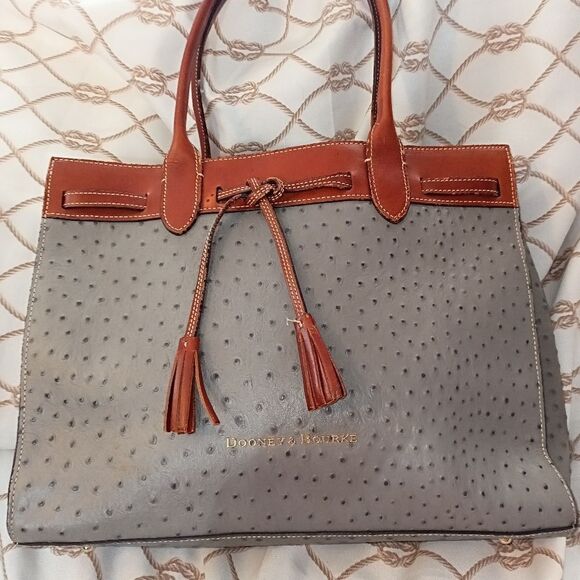 Dooney and Bourke tote excellent condition - Picture 3 of 12